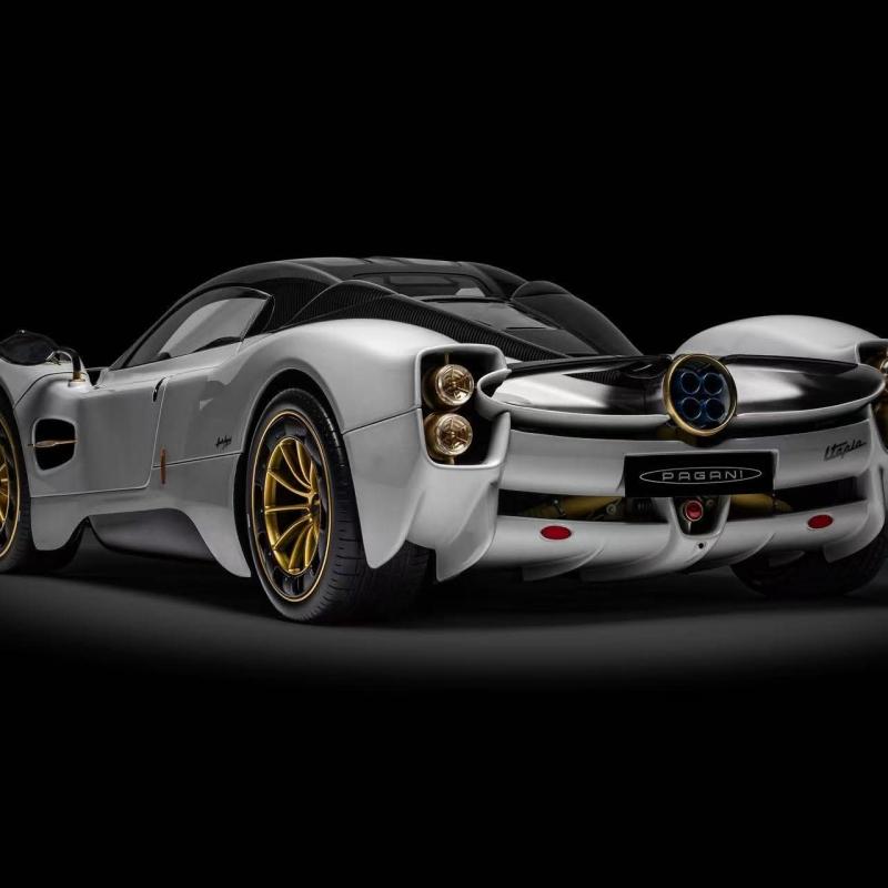 Pocher 1/8 Pagani Utopia Coupé - Bianco Perla / 珍珠白帶車頂黑碳纖紋 塗裝 HK123