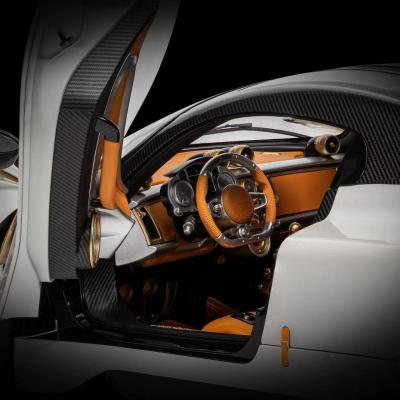 Pocher 1/8 Pagani Utopia Coupé - Bianco Perla / 珍珠白帶車頂黑碳纖紋 塗裝 HK123
