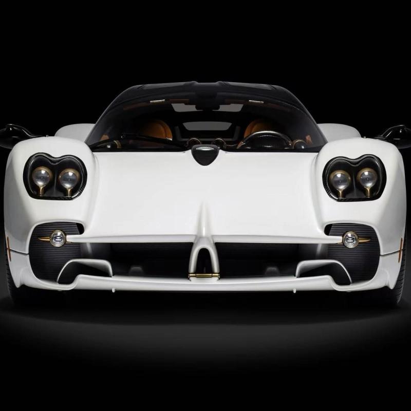 Pocher 1/8 Pagani Utopia Coupé - Bianco Perla / 珍珠白帶車頂黑碳纖紋 塗裝 HK123