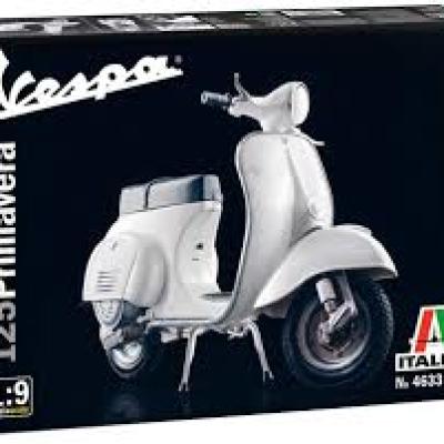 Italeri Vespa 125 Primavera 1/9 scale model